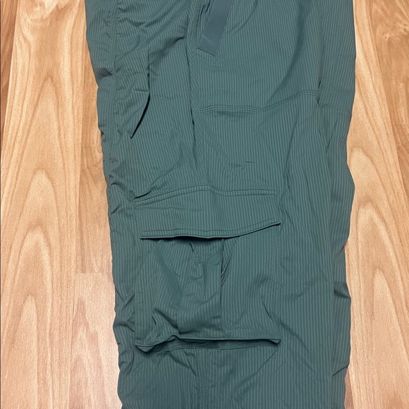 Lululemon Dance Studio Relaxed-Fit Mid-Rise Cargo Pant - Picture 8 of 8